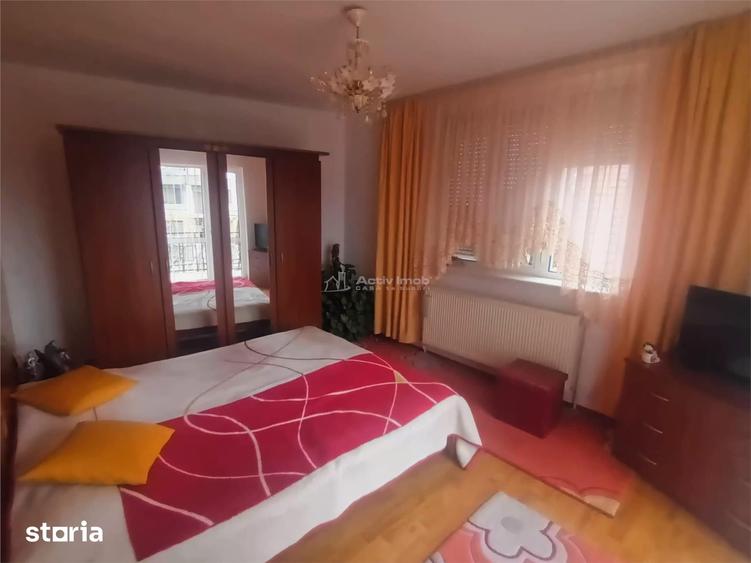 Casă cu 5 camere cu Teren 260 Mp în Piața Centrală