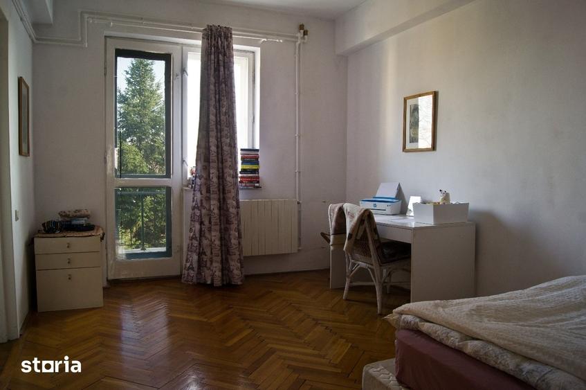 Casă cu 8 camere cu Teren 2651 Mp în Gruiu