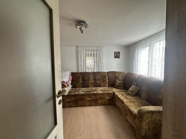 Casă cu 2 camere cu Teren 500 Mp în Sadu