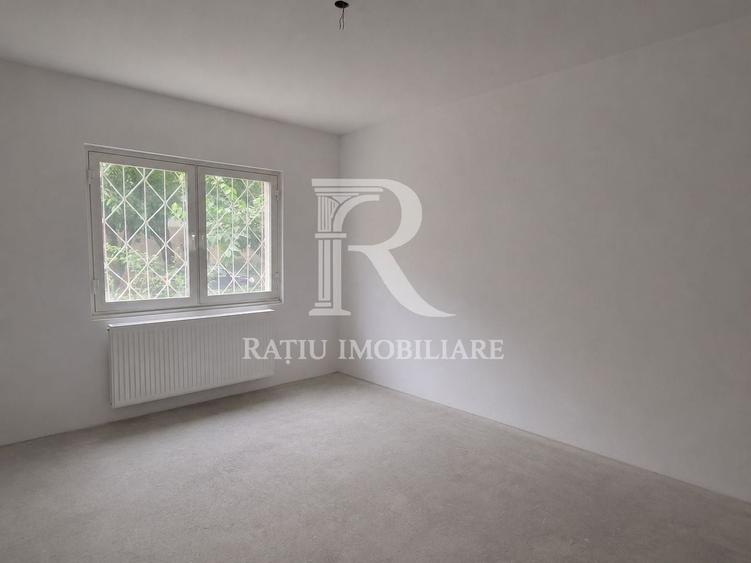 Apartament cu 4 camere decomandat în Decebal
