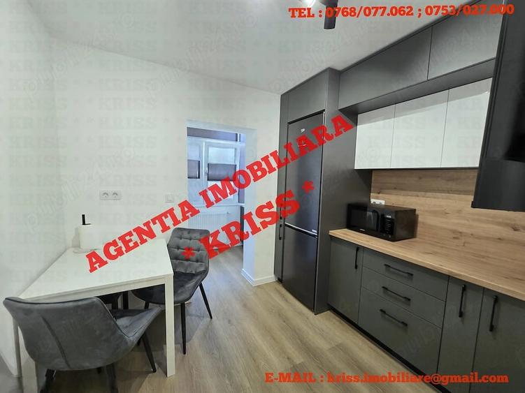 Apartament cu 3 camere decomandat în Teilor