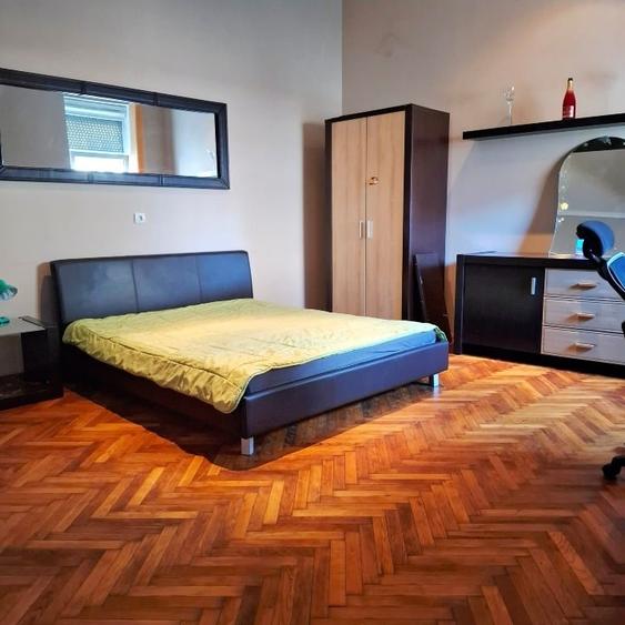 Casă individuală cu 5 camere cu Canalizare în Central