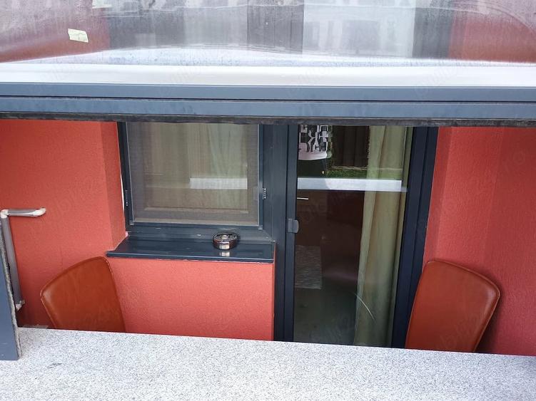 Apartament cu 3 camere decomandat în Tractorul