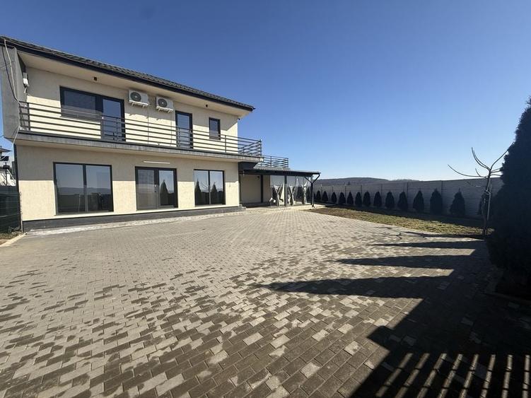 Casă cu 4 camere cu Teren 160 Mp în Central