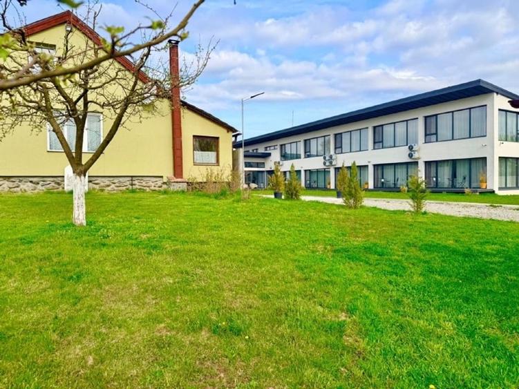 Casă individuală cu 10 camere cu Teren 4600 Mp în Central