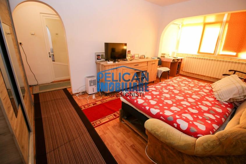 Apartament cu 2 camere semidecomandat, mobilat în Vest
