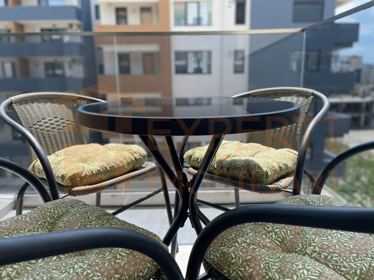 Apartament cu 3 camere semidecomandat, mobilat în Mamaia-Sat