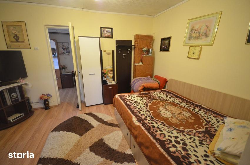 Casă cu 4 camere cu Teren 600 Mp în Andronache