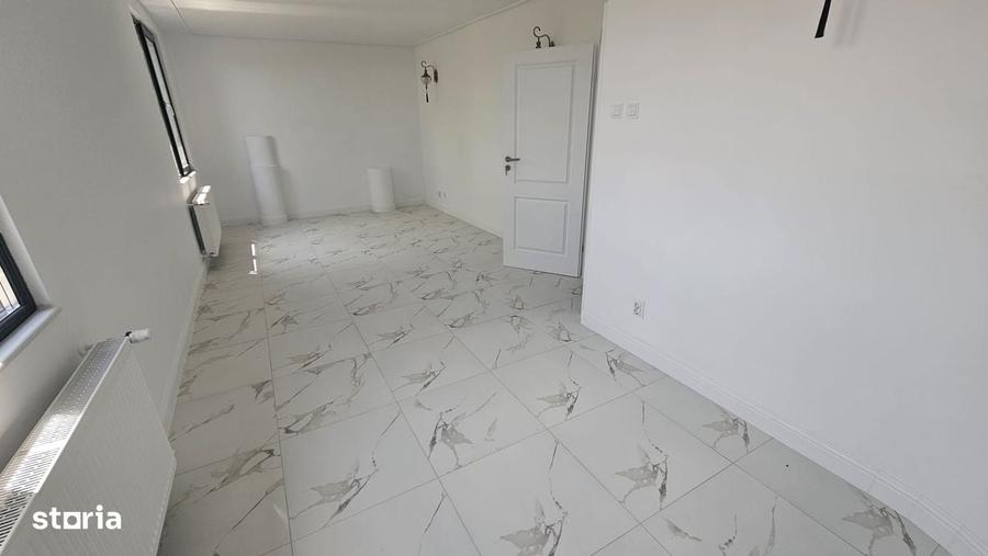 Apartament cu 4 camere în Sărărie