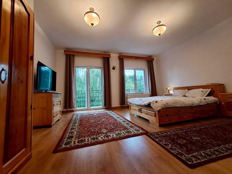 Casă cu 4 camere decomandat cu Teren 2000 Mp în Central