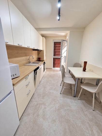 Apartament cu 3 camere decomandat, mobilat în Aradului