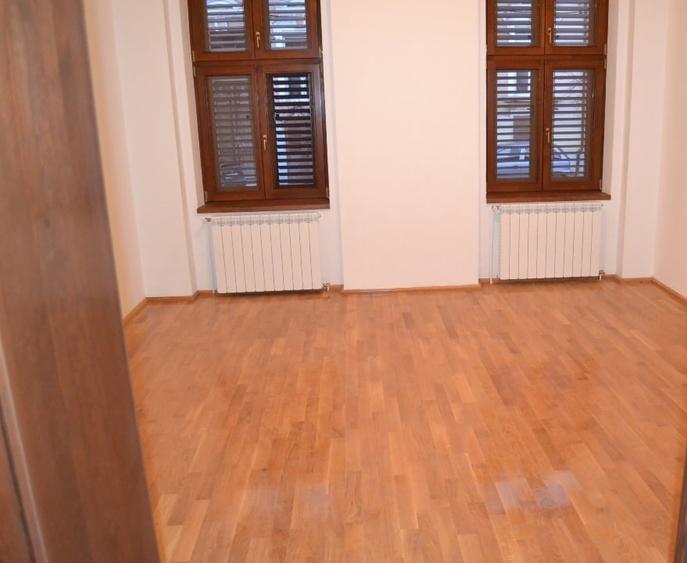 Birou, de 42 mp, în Central