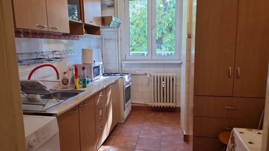 Apartament cu 3 camere decomandat în Titan