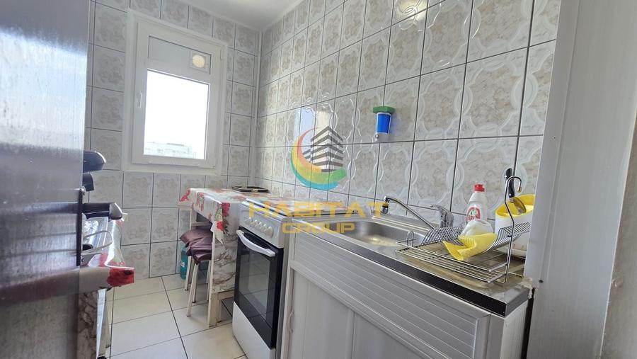 Apartament cu 3 camere semidecomandat în Berceni