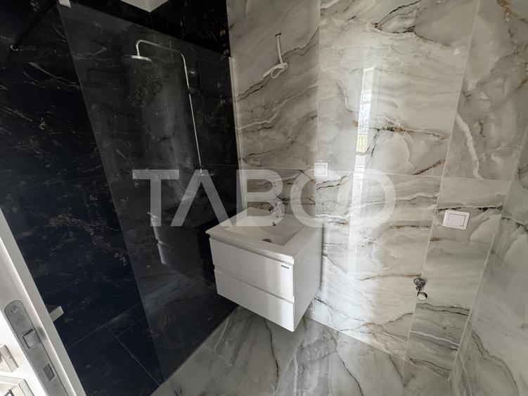 Penthouse cu 3 camere decomandat în Periferie