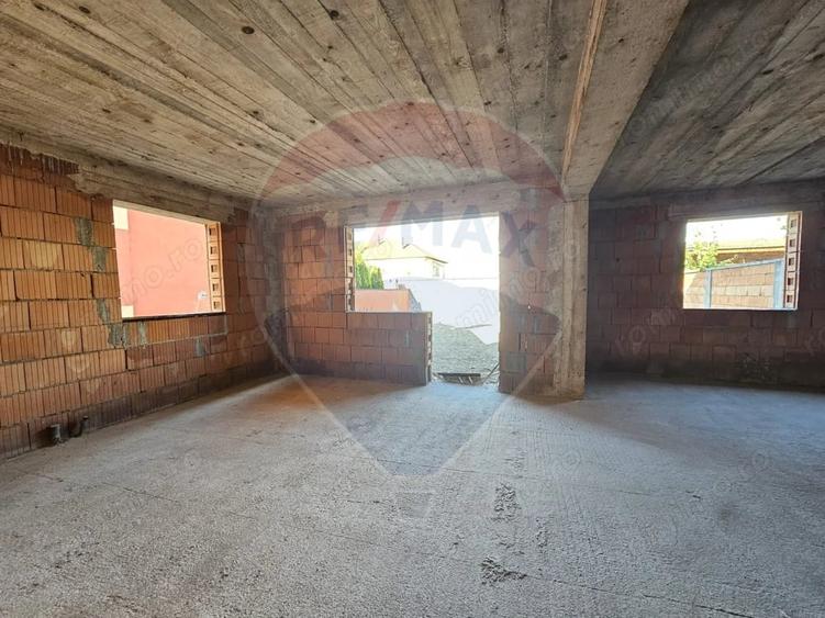 Casă cu 6 camere cu Teren 350 Mp în Central