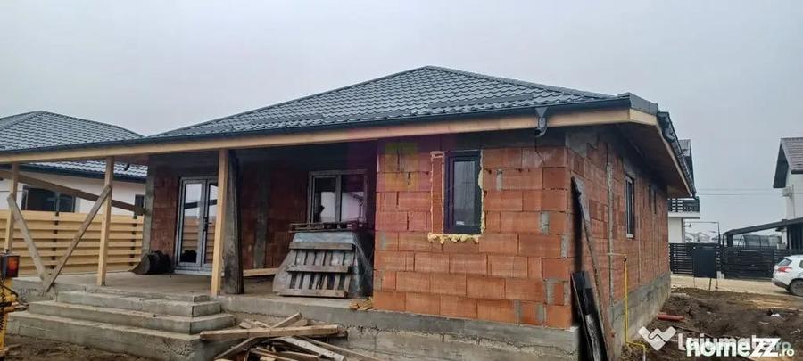 Casă cu 4 camere cu Teren 478 Mp în Săbăreni