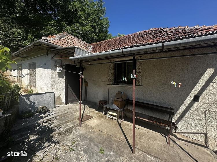Casă cu 3 camere cu Teren 1124 Mp în Central