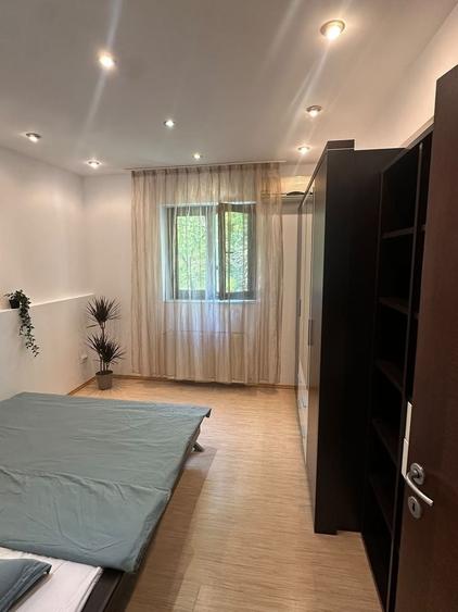 Apartament cu 3 camere decomandat, mobilat în Dristor