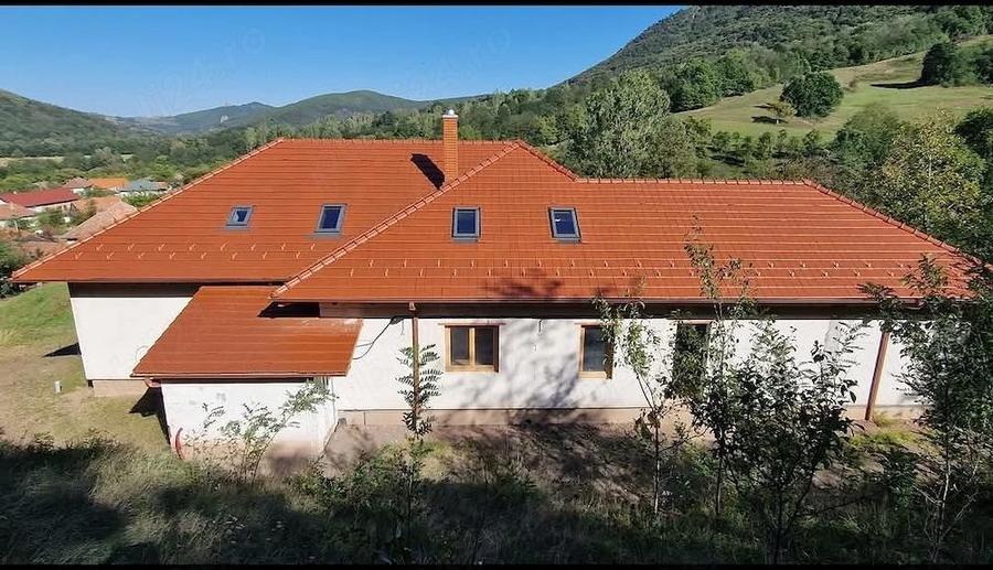 Casă cu 2 camere cu Teren 6296 Mp în Poiana Ampoiului