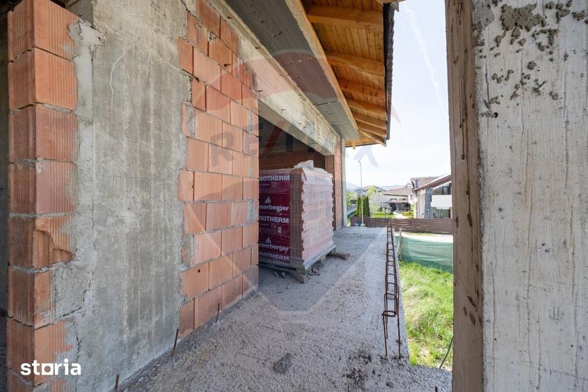 Casă cu 8 camere cu Teren 815 Mp în Central