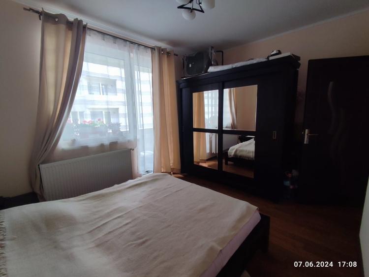 Apartament cu 3 camere semidecomandat în Florești