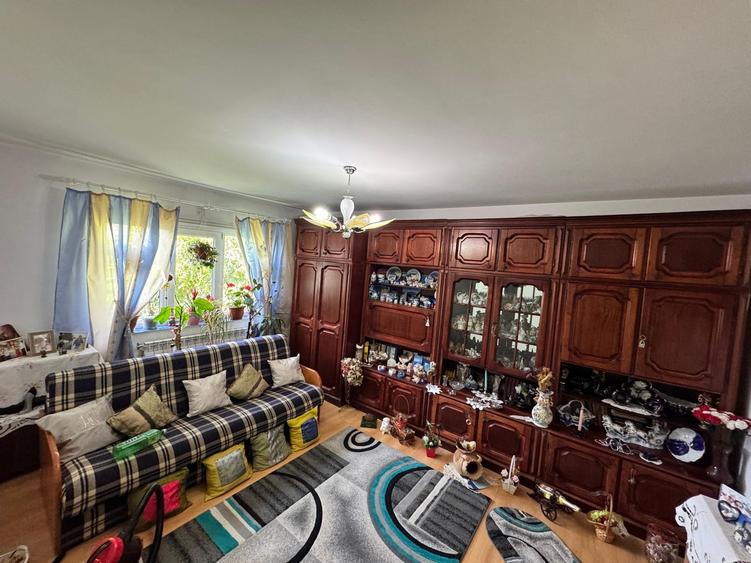 Apartament cu 4 camere decomandat, mobilat în CET