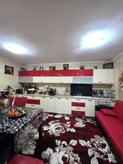 Casă cu 6 camere cu Teren 235 Mp în Rahova