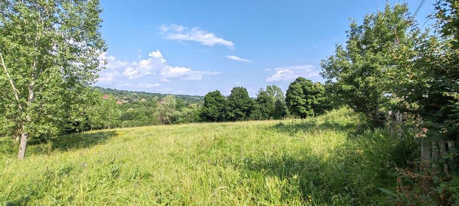 Teren de 5523 mp, în Vaideeni