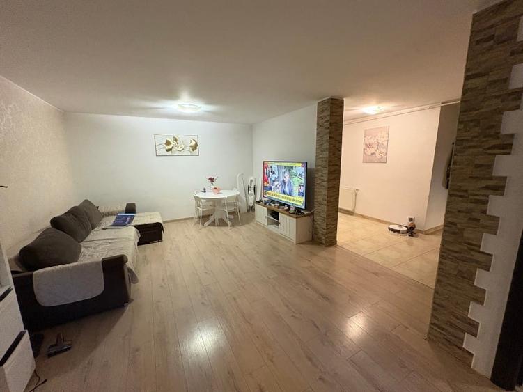 Apartament cu 3 camere decomandat, mobilat în Central