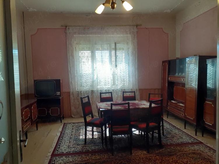 Casă cu 5 camere cu Teren 1968 Mp în Central
