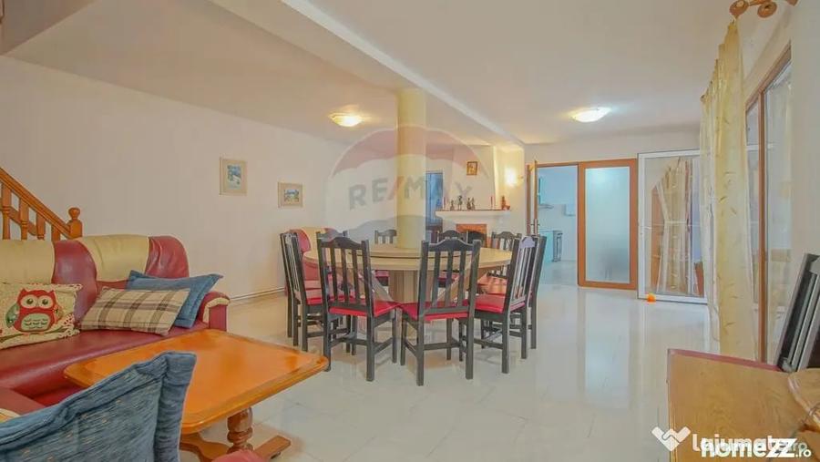 Casă cu 7 camere cu Teren 800 Mp în Purcăreni