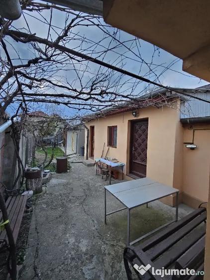 Casă cu 3 camere în Central