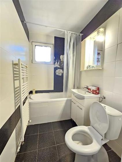 Apartament cu 4 camere decomandat în 7 Noiembrie