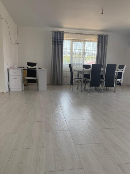 Casă individuală cu 5 camere cu Canalizare în Ultracentral