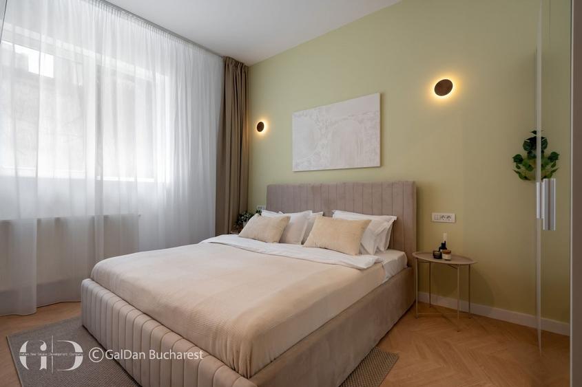Apartament cu 4 camere în P-ța Universității