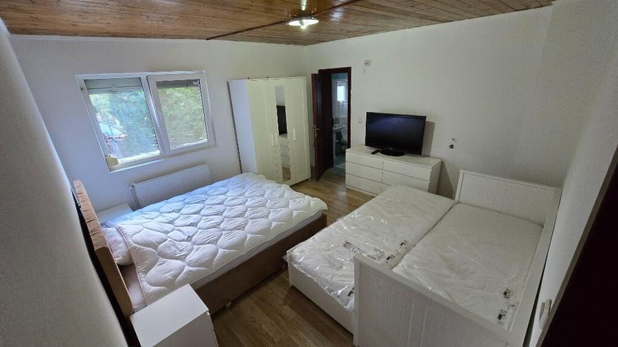 Casă cu 5 camere cu Teren 227 Mp în Poiana