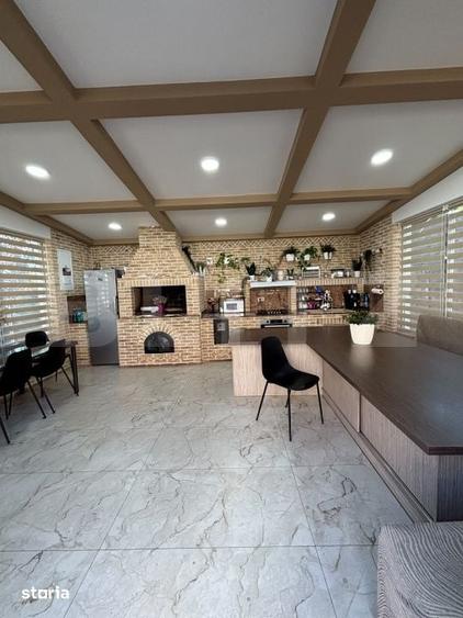 Casă cu 5 camere decomandat cu Teren 3600 Mp în Central