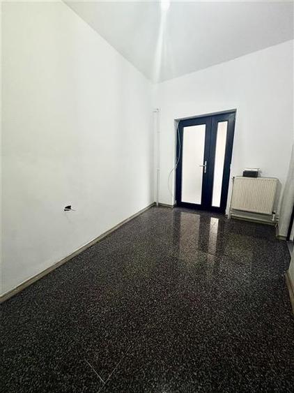 Spațiu comercial, de 40 mp, în Trocadero