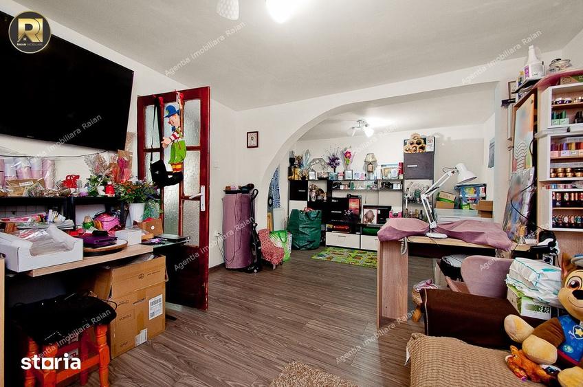 Casă cu 4 camere cu Teren 370 Mp în Central