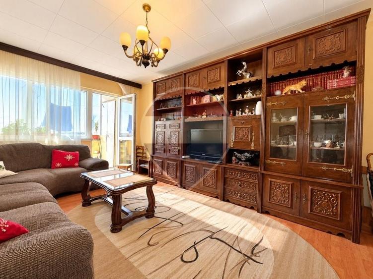 Apartament cu 3 camere decomandat, mobilat în Zețarilor