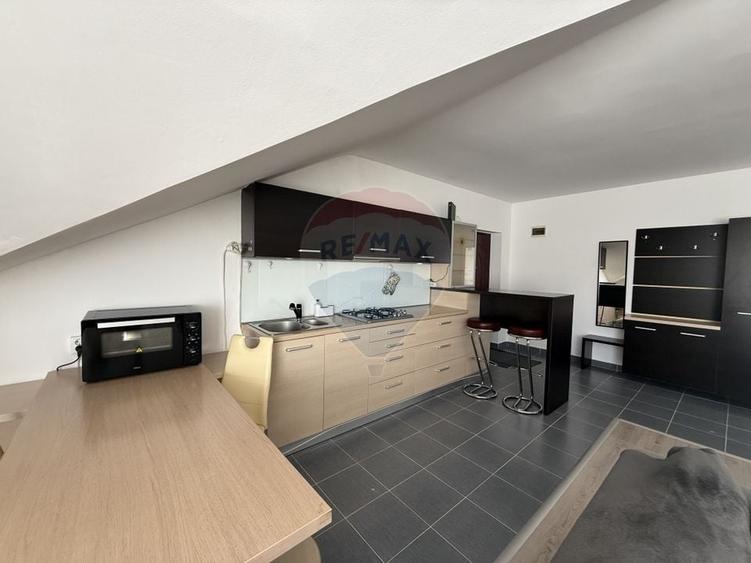 Apartament cu 2 camere semidecomandat, mobilat în Bună Ziua