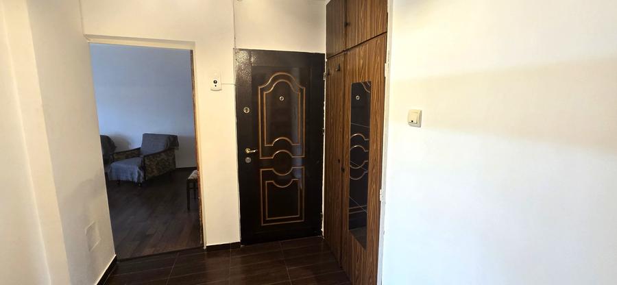 Apartament cu 3 camere decomandat în Crângași