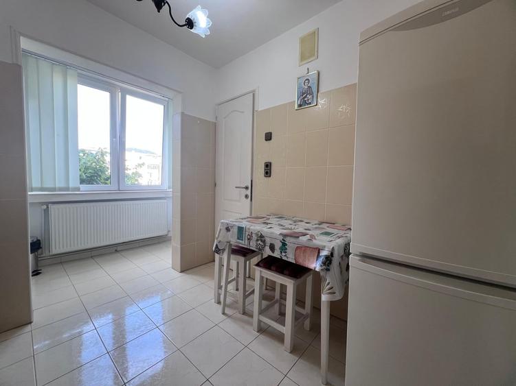 Apartament cu 2 camere decomandat în Liliacului