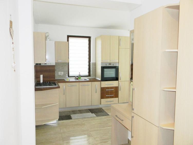 Apartament cu priveliste frumoasa,in bloc nou,zona colinei - 3