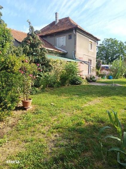 Casă cu 4 camere cu Teren 3239 Mp în Central