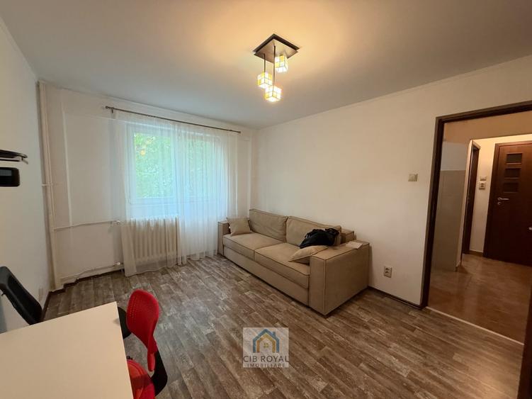 Apartament cu 2 camere decomandat în Victoriei