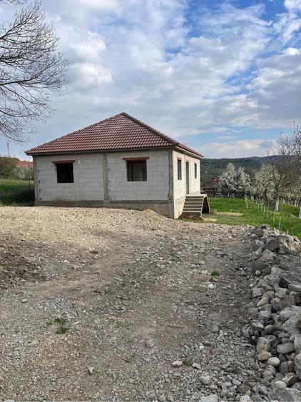 Casă cu Teren 600 Mp în Hotar