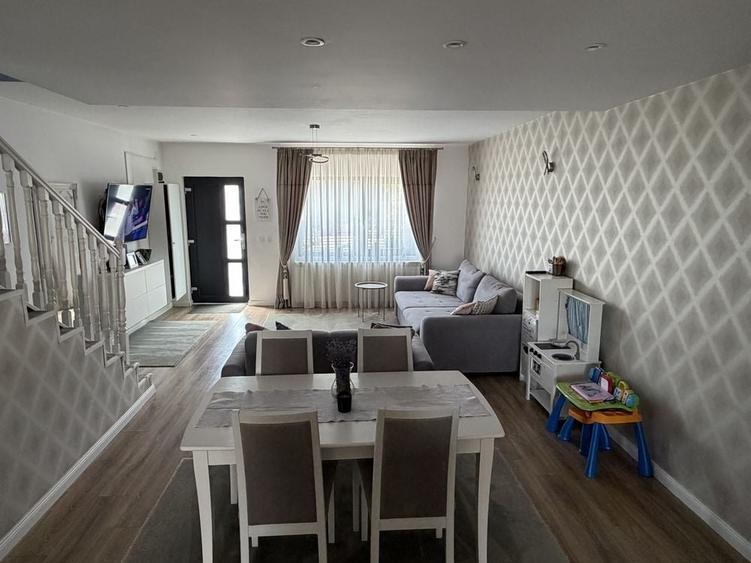 Casă cu 4 camere cu Teren 300 Mp în Vișan