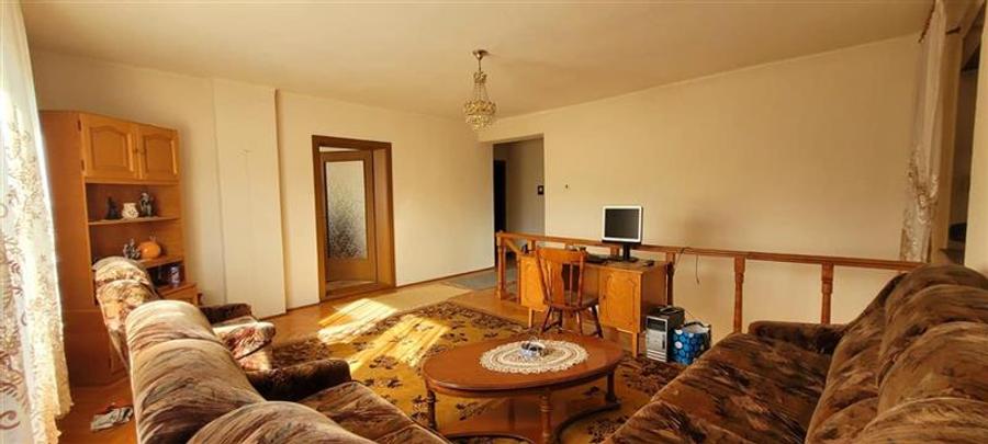 Casă individuală cu 5 camere cu Teren 705 Mp în Central